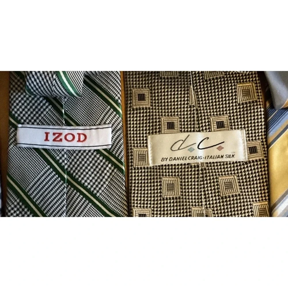 Lot Of 11 Men's Silk Neck Ties, Van Heusen,‎ IZod, Danel Craig, And More